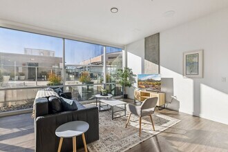 222 E Jefferson St in Phoenix, AZ - Foto de edificio - Building Photo