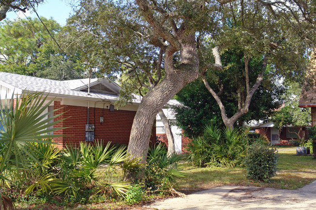 201 Taylor Cir in Fort Walton Beach, FL - Foto de edificio - Building Photo