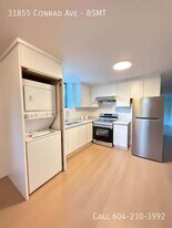 31855 Conrad Ave in Abbotsford, BC - Building Photo