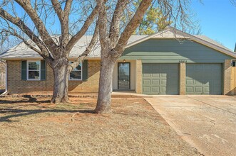 1001 Juno Cir in Edmond, OK - Building Photo - Building Photo