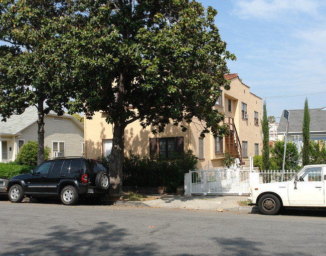 734 N Hobart Blvd in Los Angeles, CA - Foto de edificio - Building Photo