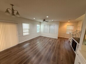 27379 Dearborn Dr in Santa Clarita, CA - Building Photo - Building Photo