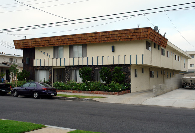 12031 Grevillea Ave in Hawthorne, CA - Building Photo - Building Photo