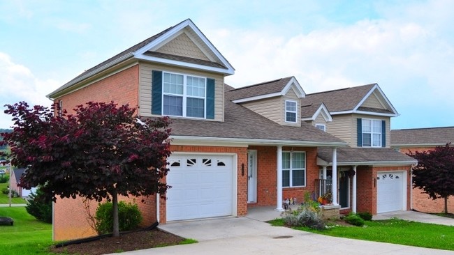 Henley Place in Christiansburg, VA - Foto de edificio - Building Photo