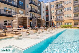 6107 E Riverside Dr in Austin, TX - Building Photo