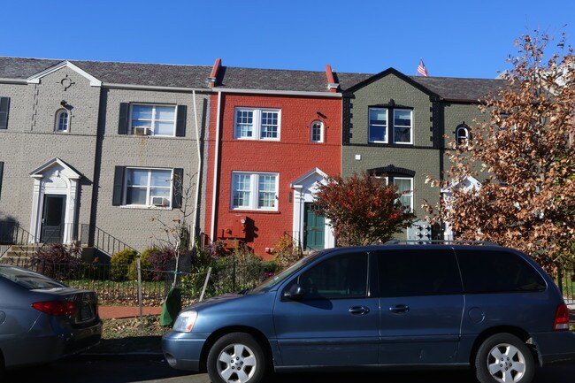 721 12th St SE in Washington, DC - Building Photo - Building Photo