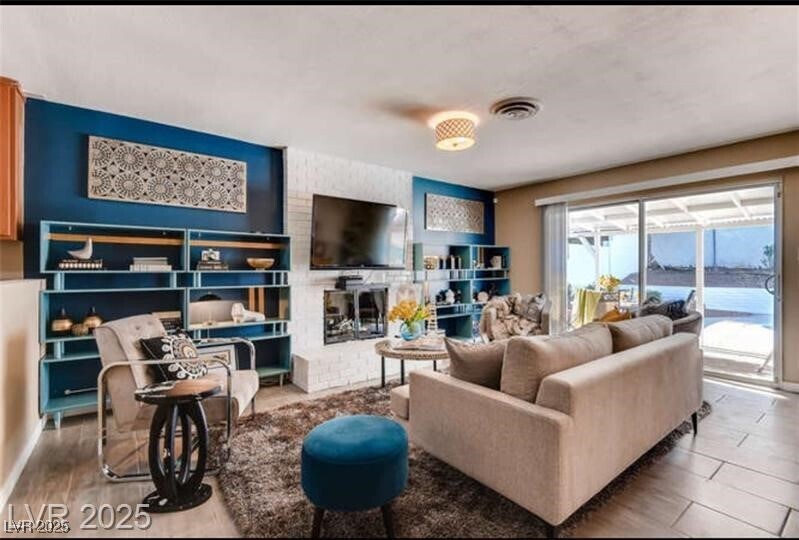 4255 Hazelcrest Dr in Las Vegas, NV - Foto de edificio