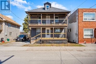 12 Nickel St in Port Colborne, ON - Building Photo