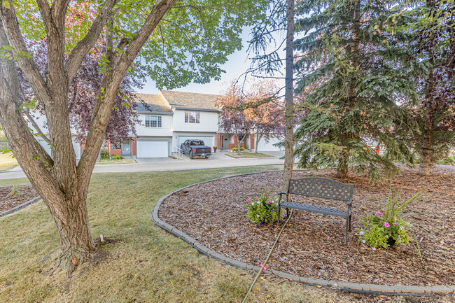 Charlton Terrace in Sherwood Park, AB - Building Photo - Building Photo