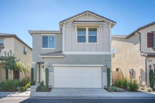 1437 E Via Viola Way in Fresno, CA - Building Photo