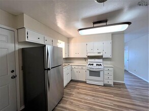 4717 N Shore Dr in Wichita Falls, TX - Building Photo - Building Photo