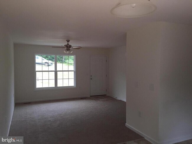 160 Tabasco Ln in Hedgesville, WV - Building Photo - Building Photo