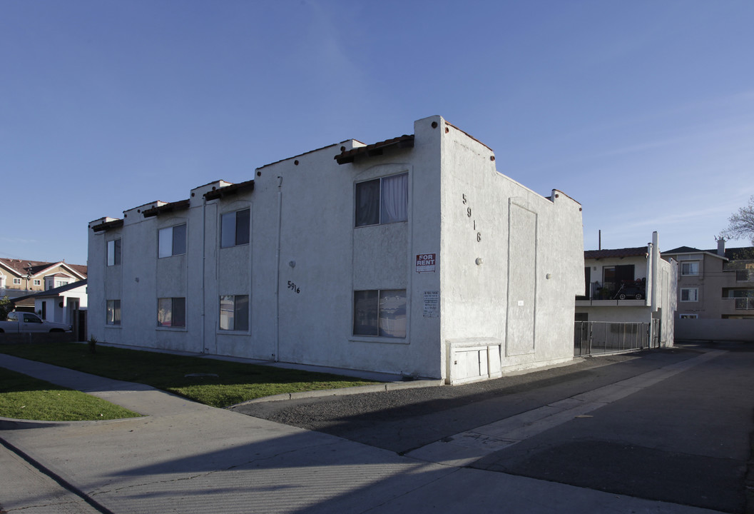 The Burnham Apartments in Buena Park, CA - Building Photo