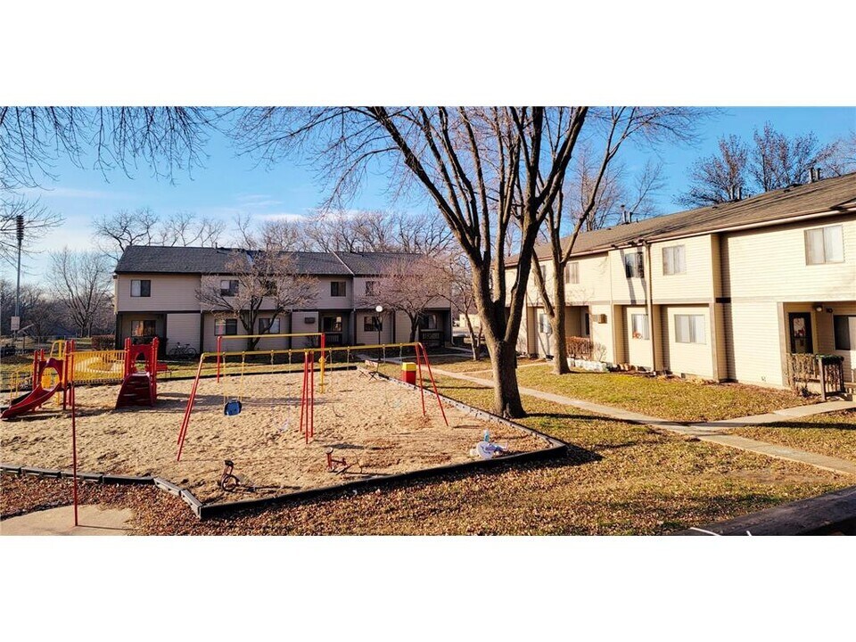 528 N Grant St in Blue Earth, MN - Building Photo