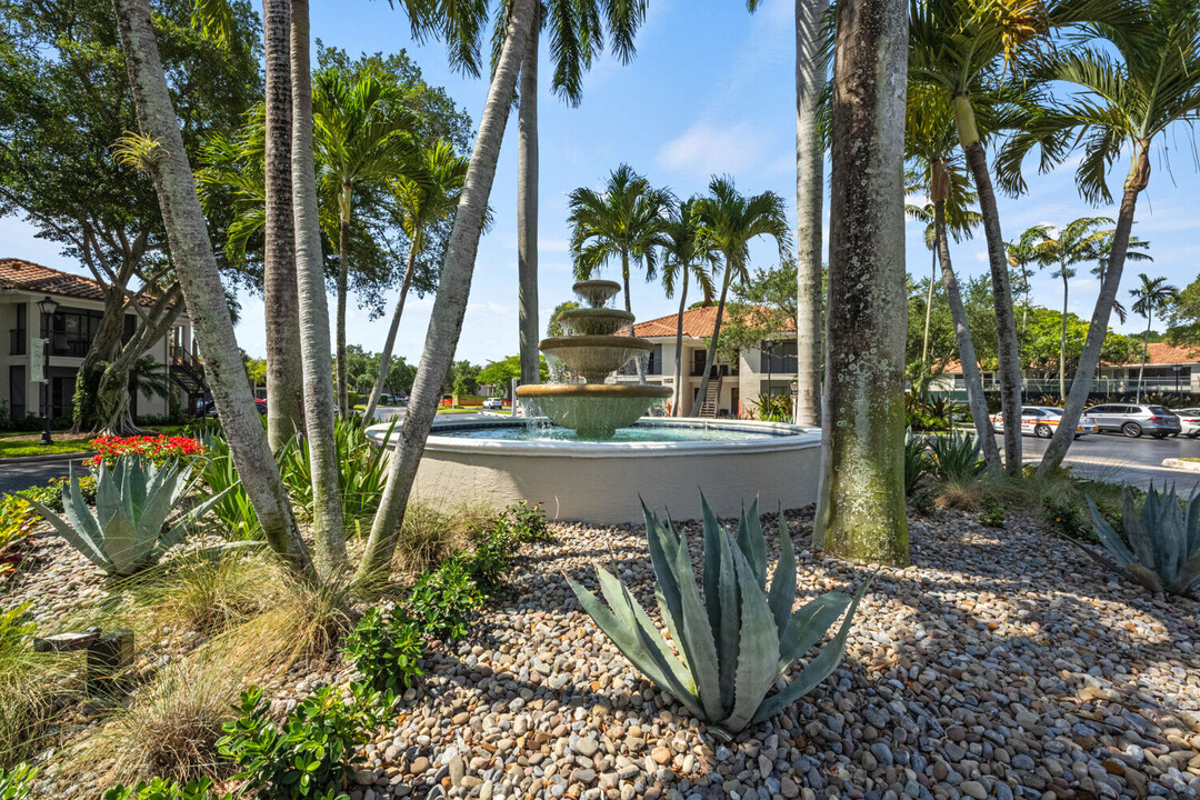 Mizner Court in Boca Raton, FL - Foto de edificio