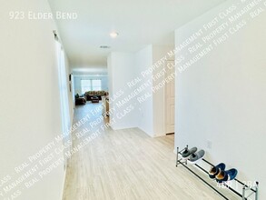 923 Elder Bnd in San Antonio, TX - Building Photo - Building Photo