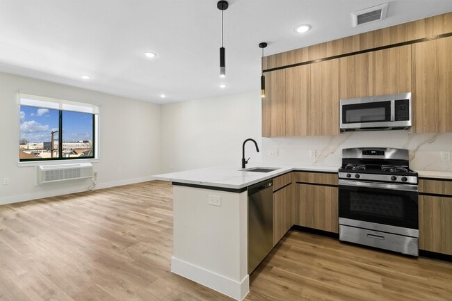 582-586-586 66th St in West New York, NJ - Building Photo - Building Photo