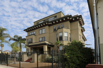 563 22nd St in San Diego, CA - Foto de edificio - Building Photo