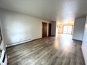 3604 S Cathy Ave, Unit 2 in Sioux Falls, SD - Foto de edificio - Building Photo