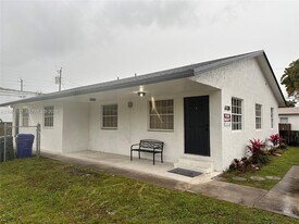 6138 Grant St in Hollywood, FL - Building Photo