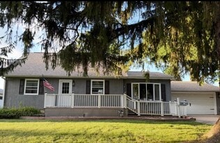 7220 Maywood Ave in Middleton, WI - Building Photo