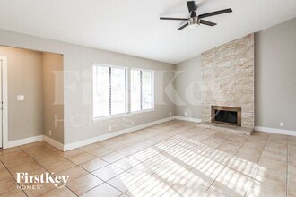 904 Shadow Mountain Pl in Las Vegas, NV - Building Photo - Building Photo