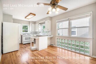 860 Lake Michigan Dr NW in Grand Rapids, MI - Building Photo - Building Photo