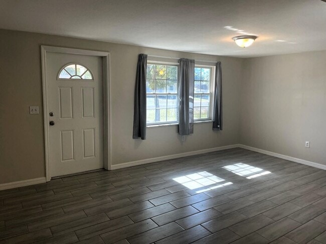 2173 Barry Dr in Ft. Myers, FL - Building Photo - Building Photo