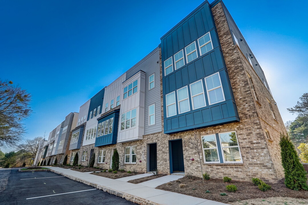 Henley Avondale in Avondale Estates, GA - Foto de edificio