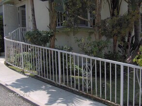 1222 S Dunsmuir Ave in Los Angeles, CA - Building Photo - Building Photo