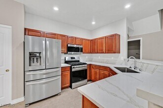 1554 Ward Frontier Ln in Henderson, NV - Building Photo - Building Photo