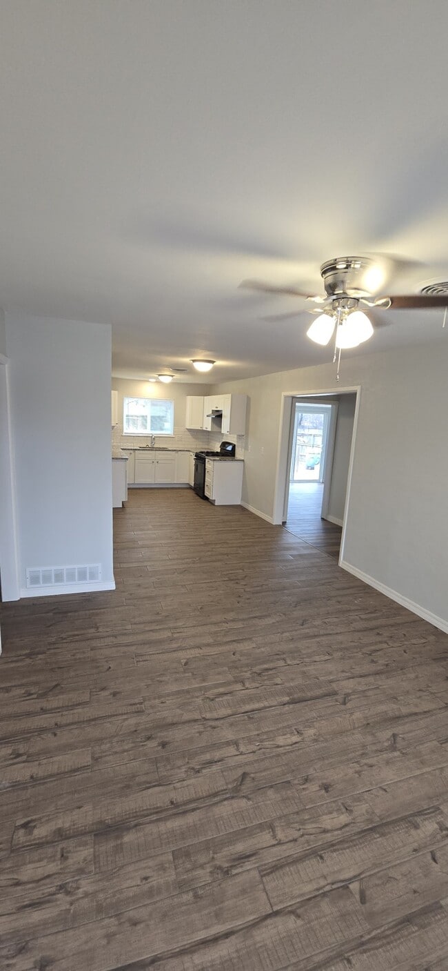 909 Van Horn St in Iowa Park, TX - Building Photo - Building Photo