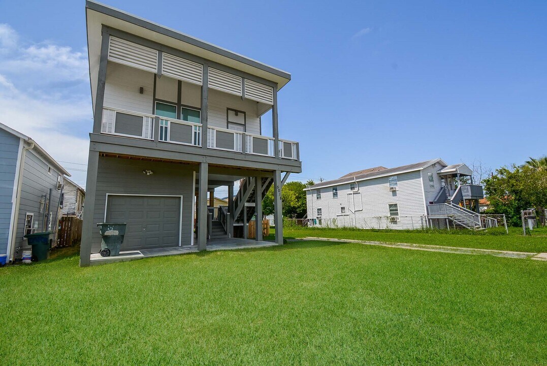 5018 Avenue M 1/2 in Galveston, TX - Building Photo