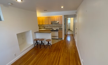 19210 Station Rd, Unit Apt #3 in Flushing, NY - Foto de edificio - Building Photo