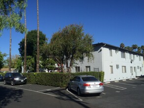 4900 Woodman Ave, Unit 3 in Sherman Oaks, CA - Foto de edificio - Building Photo