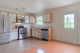907 Giles Rd in Blacksburg, VA - Foto de edificio - Building Photo