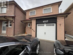4327 Burnaby Ct in Mississauga, ON - Building Photo - Building Photo
