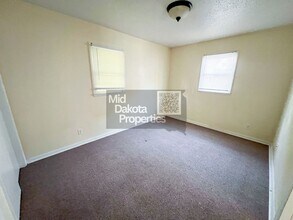 605 W 10th Ave in Mitchell, SD - Building Photo - Building Photo