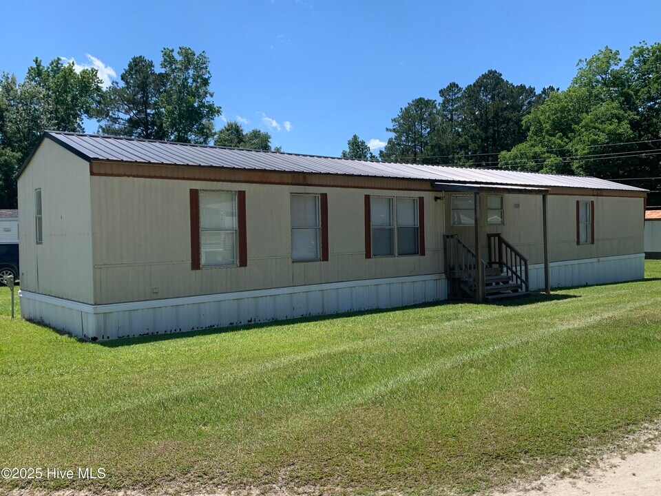 2181 Blue Creek Rd in Jacksonville, NC - Building Photo