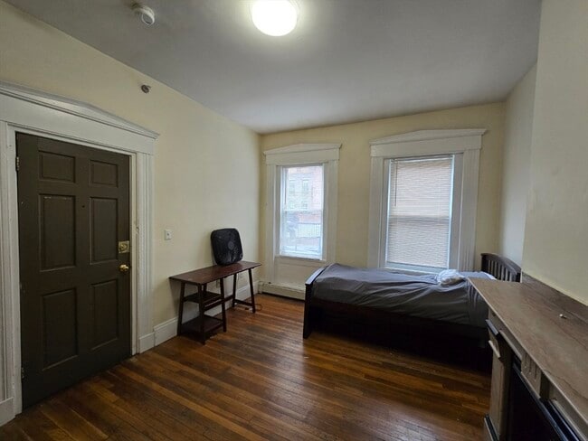 28 Derne St, Unit 6 in Boston, MA - Building Photo - Building Photo