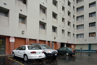 Essex House in Cincinnati, OH - Building Photo - Building Photo