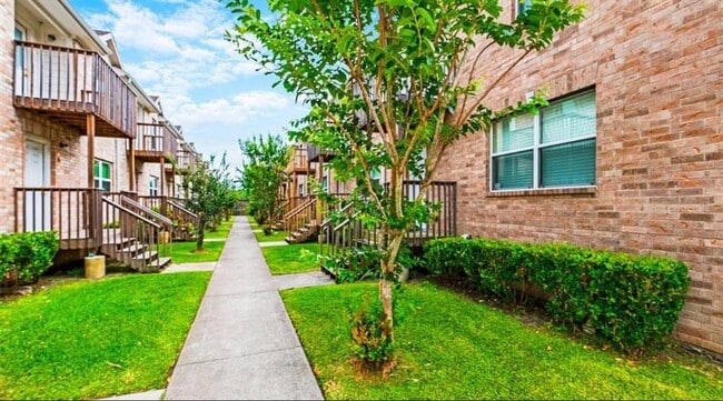 11905 Algonquin Dr in Houston, TX - Building Photo - Building Photo