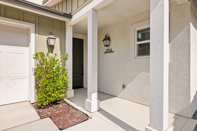 2754 Overlook Point Dr in Escondido, CA - Building Photo - Building Photo