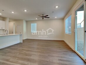 10374 Bee Balm St in Las Vegas, NV - Building Photo - Building Photo
