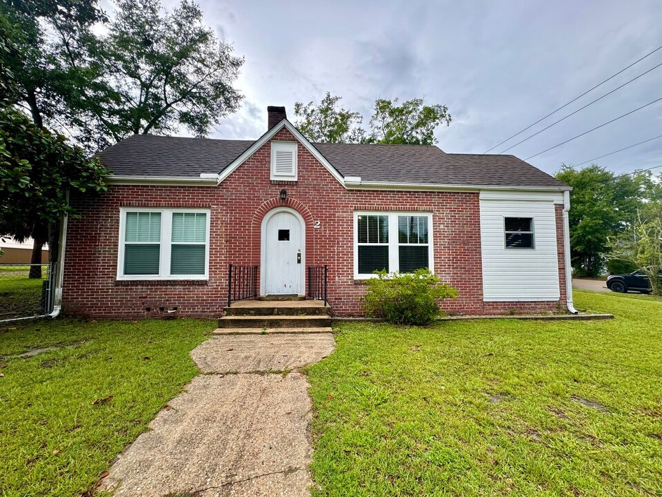 211 N Varner St in Bonifay, FL - Building Photo