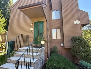 55 Cross St in Danbury, CT - Building Photo - Building Photo