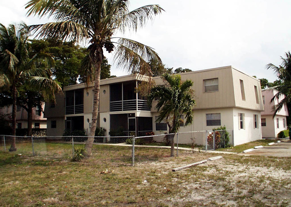 304 SE 3rd St in Pompano Beach, FL - Building Photo