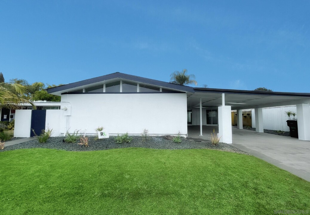8976 Hammond Dr in San Diego, CA - Building Photo