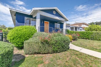 2347 Moss Ave in Los Angeles, CA - Foto de edificio - Building Photo