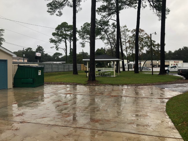 211 Green Acres Rd in Fort Walton Beach, FL - Foto de edificio - Building Photo